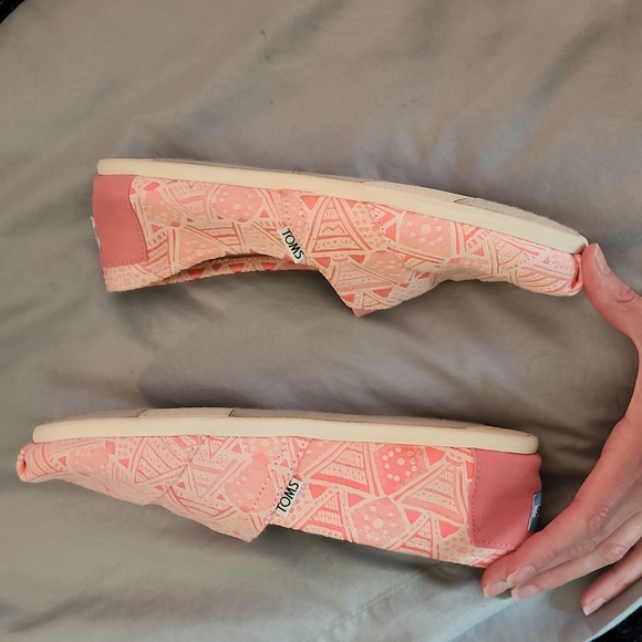 UNAVAILABLE/NFS - Womens size 9 Toms - Picture 3 of 6